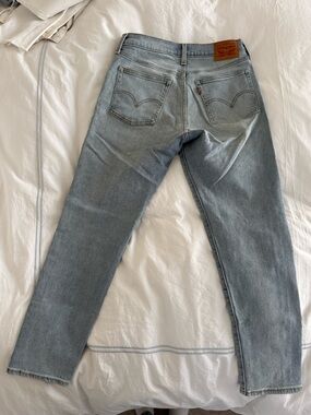 Levi's Women’s Wedgie Jeans in Light Wash Size 28